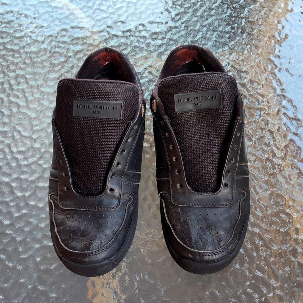 Louis Vuitton Men's Sneakers. With original Louis Vuitton bags for each shoe. - Picture 4 of 16